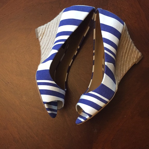 Ann Taylor 8 Callie 3 1/2 in wedge heel - Picture 2 of 4